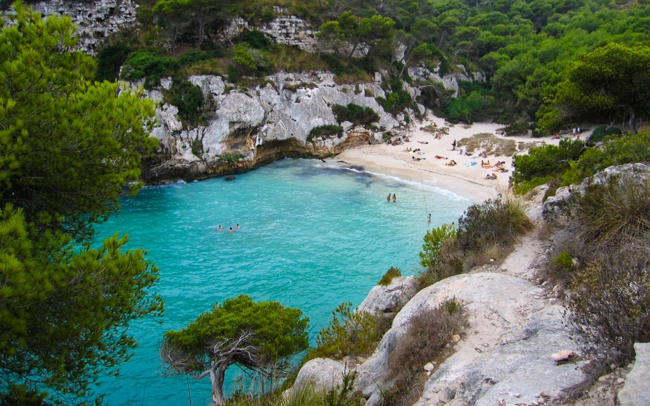 Menorca legszebb strandjai: Macarella és Macarelleta ...